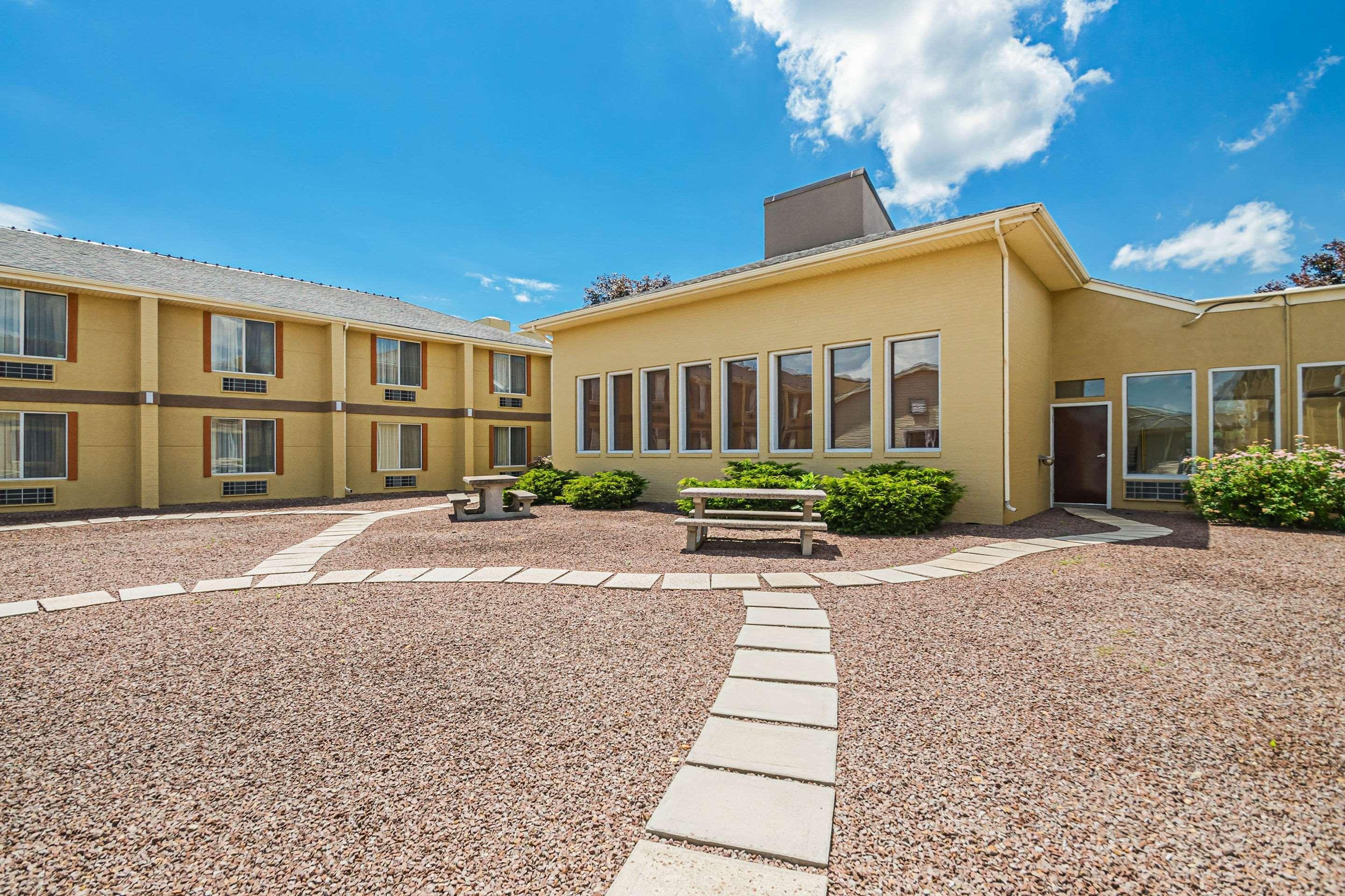 Quality Inn & Suites Frostburg-Cumberland Εξωτερικό φωτογραφία